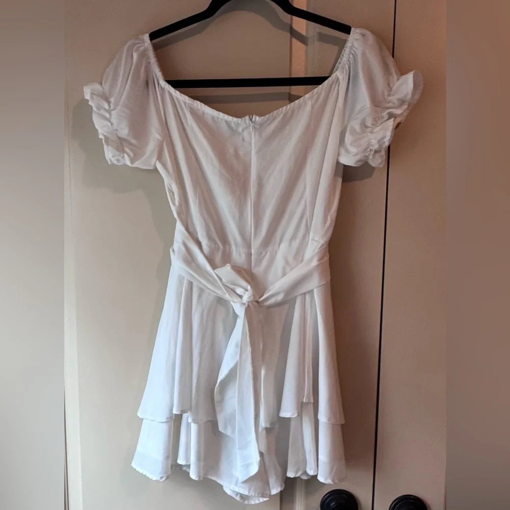 Elegant Off-Shoulder White Romper - Picture 10 of 10